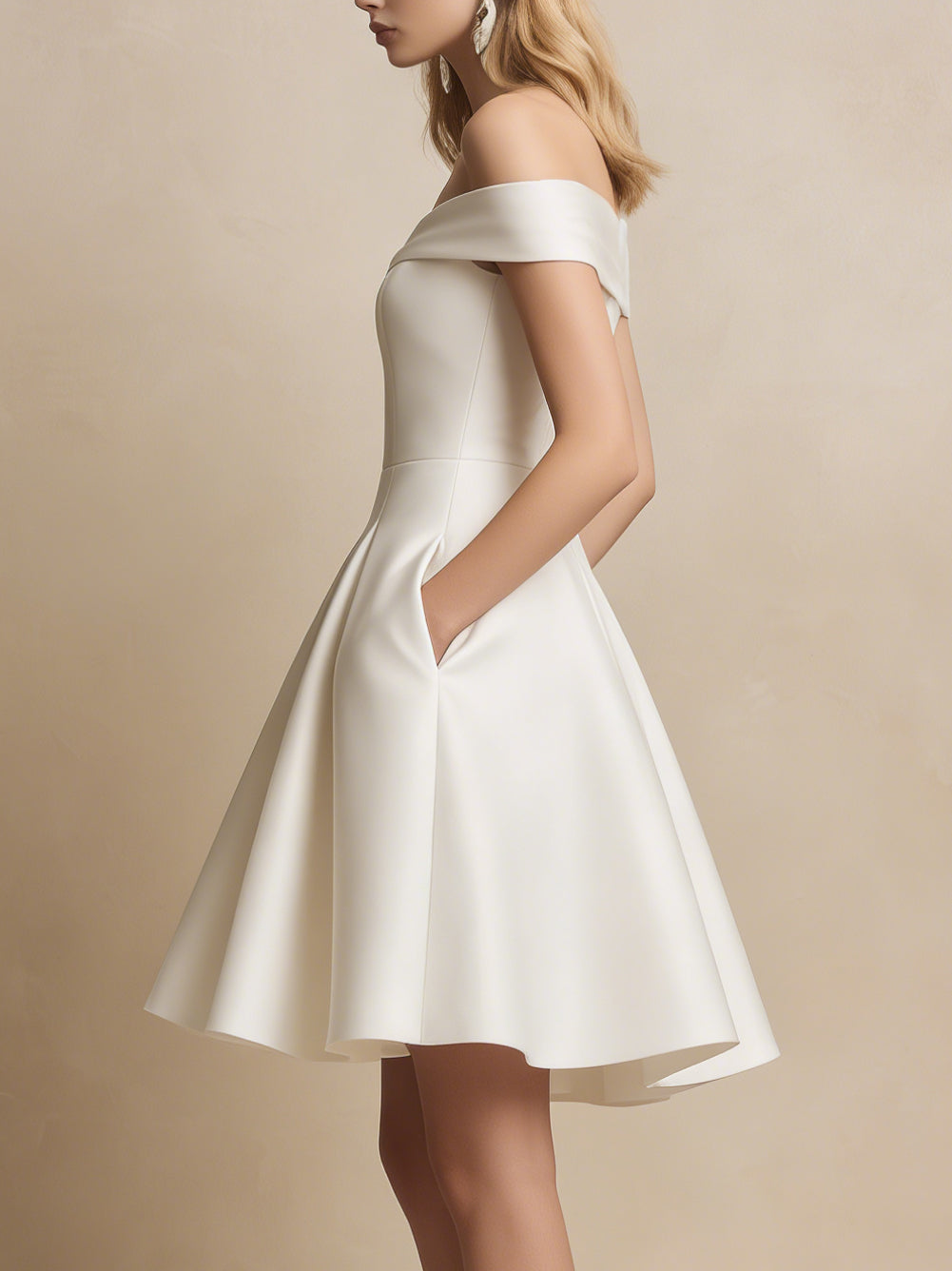 Robe de soirée mini Liserie en satin, épaules dénudées, taille haute et coupe trapèze