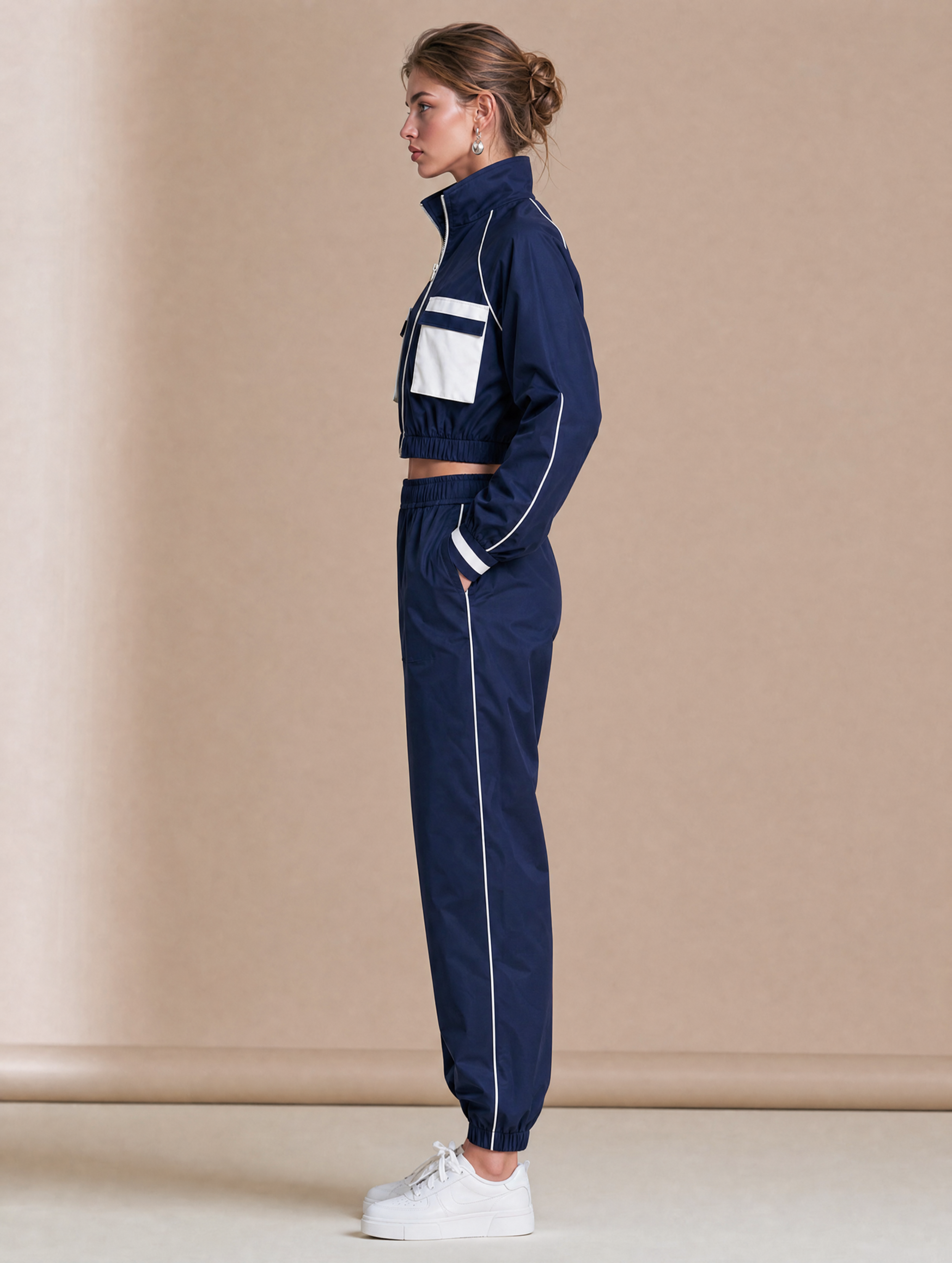 Blue And White Color-block Tracksuit With Large Pockets And A Stand-up Collar
