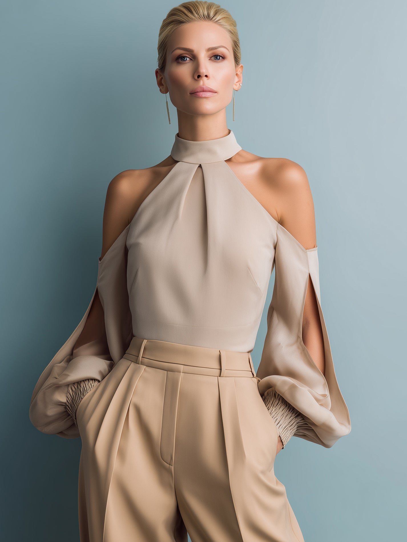 Chemisier Liserie en mousseline à col montant, épaules dénudées et manches fendues, dos nu et épaules dénudées