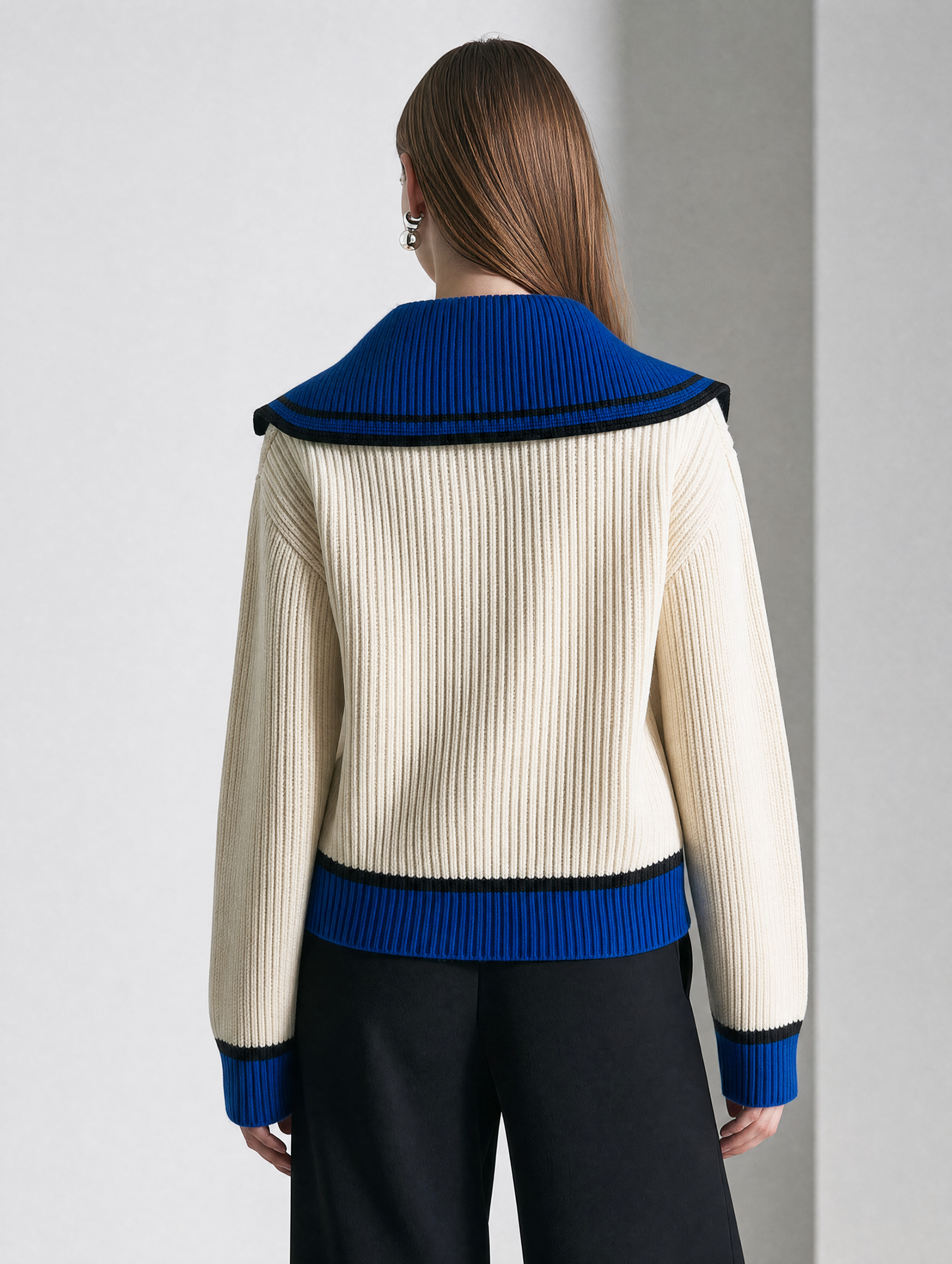 Elegant Ivory And Royal Blue Contrast Knit Cardigan