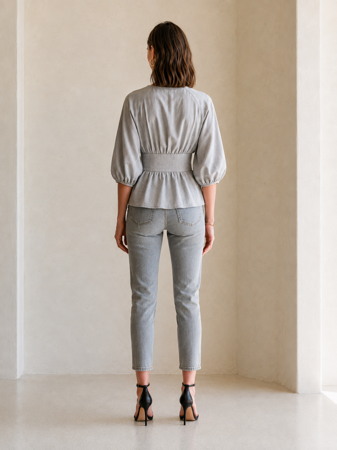 Elegant Grey Fitted Top With Puff Sleeves And A Small V-neck.