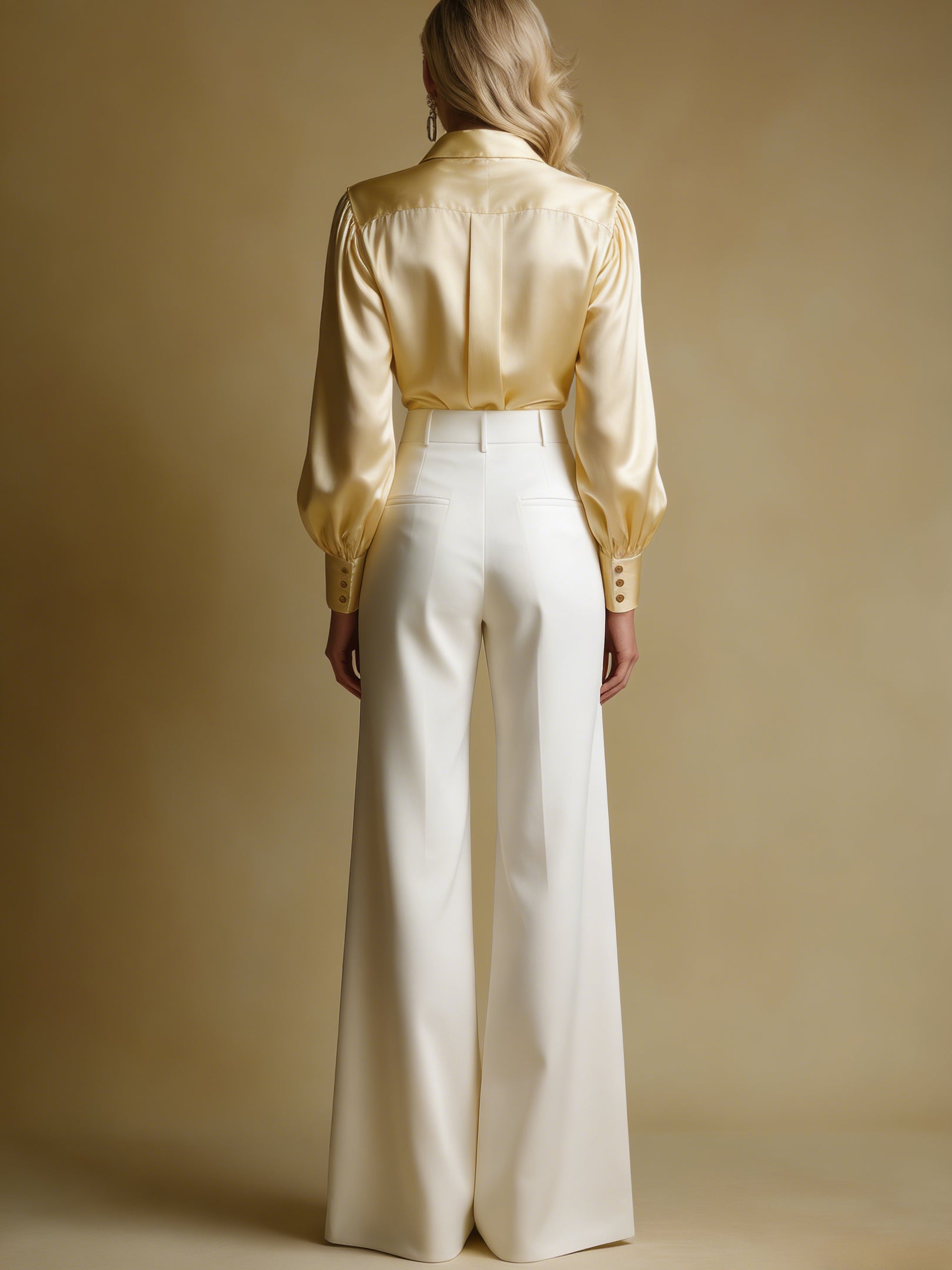 Liserie Sateng Skreddersydd Bluse med Cowl Neck og Høylivede Bukser med Vide Ben